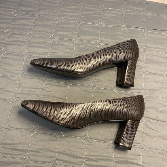 Stuart Weitzman classic pumps, size 9,5 - Picture 2 of 9